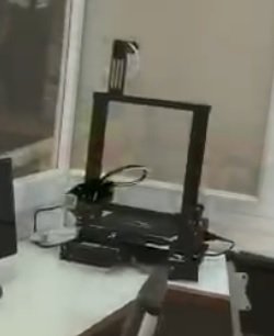sala de computación con impresora 3D